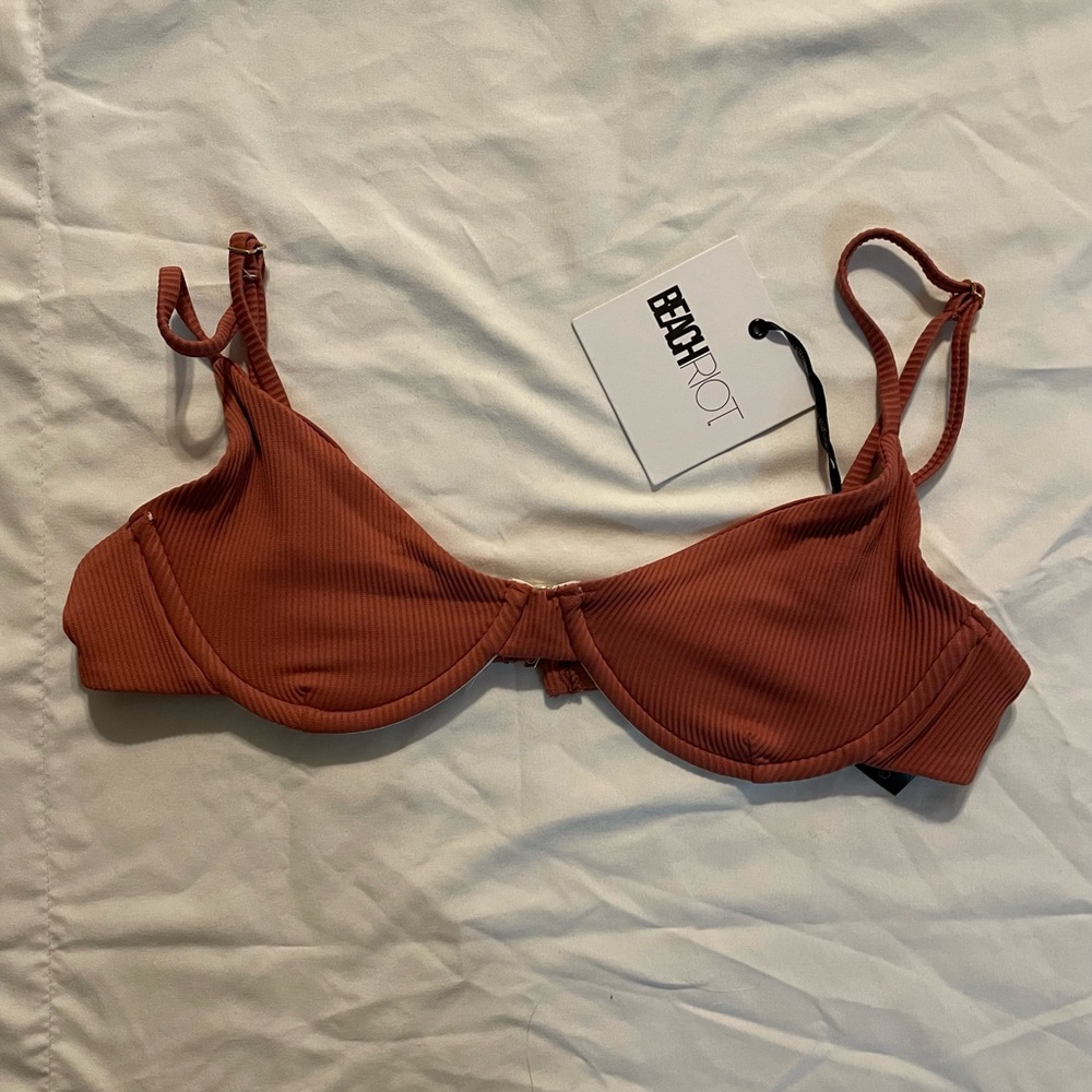 BNWT BEACH RIOT BIKINI TOP